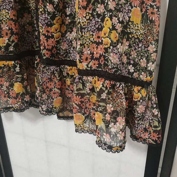 Decree Black Flowered Summer Top sz L - Picture 4 of 8